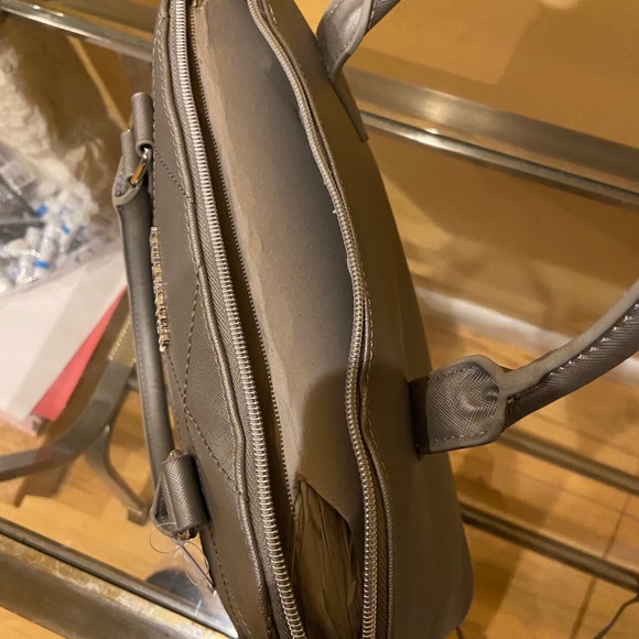 NWT Kenneth Cole Reaction Silver Dome Bag - Picture 5 of 8